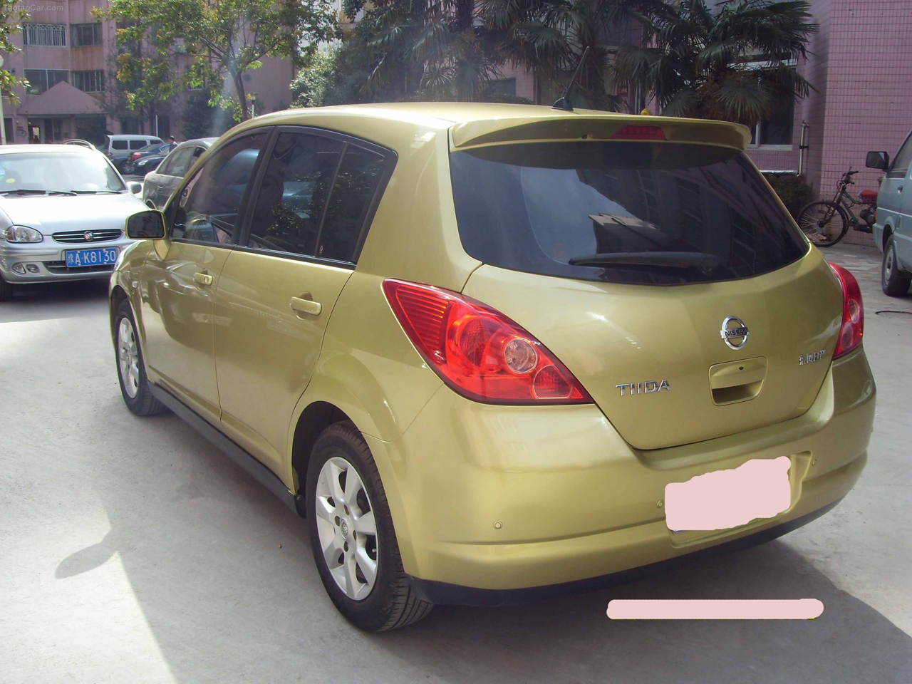 2011 Nissan versa hatchback rear spoiler #4